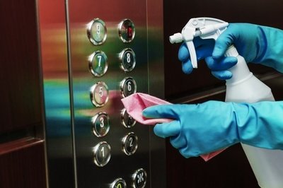 病毒附着门把手不可怕，外出回来注意手卫生消毒服务
